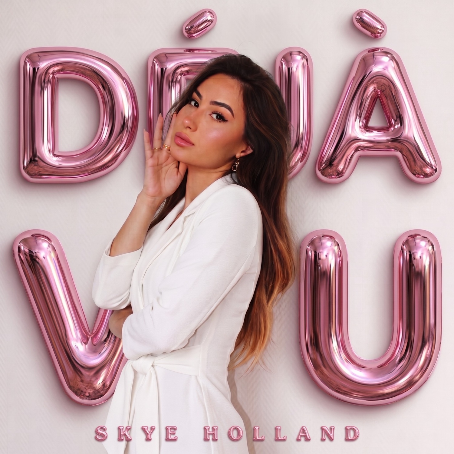 Skye Holland – Déja Vu